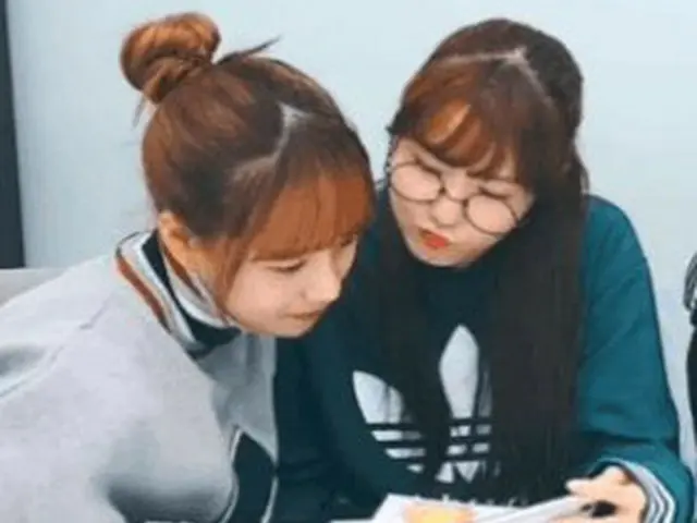 、、 IZ*ONE ひとみ＆ユリ、付き合ってる疑惑映像その2