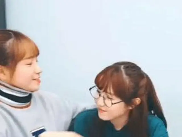 、、 IZ*ONE ひとみ＆ユリ、付き合ってる疑惑映像その4