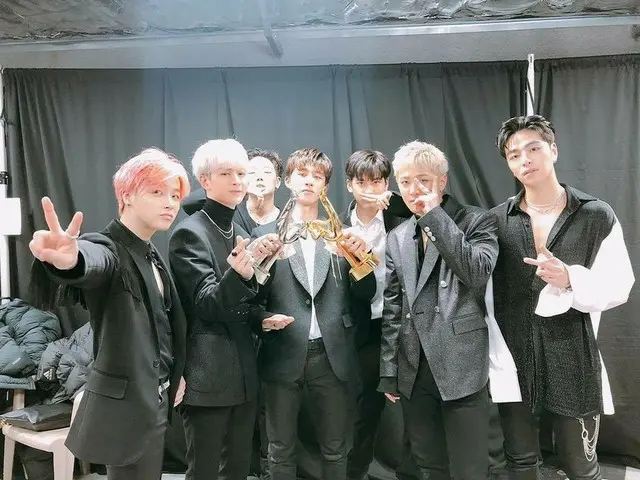 【G公式】iKON、「いつも応援してくれて愛してくれ、励ましてくださるiKONICの皆さんありがとうございます」というコメントと共に写真を公開。