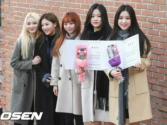 今月の少女(LOONA) ヒョンジン＆ヒジン、高校卒業