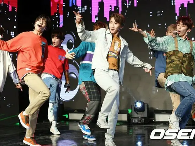 VERIVERY、デビューアルバム「VERI-US」のショーケース開催