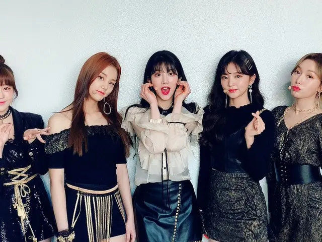 、、【t公式】LABOUM、「人気歌謡」生放送の舞台を準備中