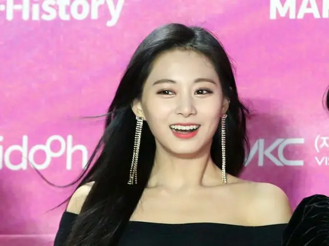 TWICE ツウィ、「第28回ハイワン ソウル歌謡大賞」レッドカーペットに登場