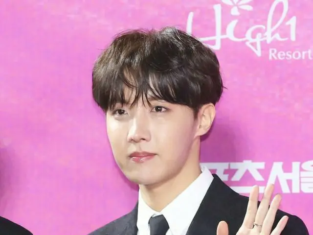 防弾少年団 J-HOPE、「第28回ハイワン ソウル歌謡大賞」レッドカーペットに登場