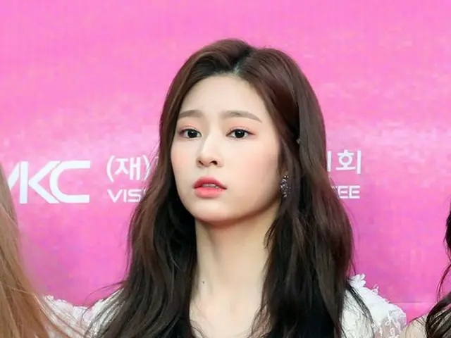 IZ*ONE キム・ミンジュ、「第28回ハイワン ソウル歌謡大賞」レッドカーペットに登場