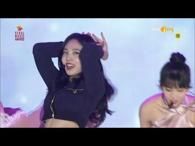 TWICE、今夜の舞台