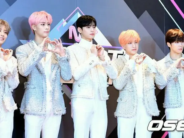 ASTRO、Mnet「M COUNTDOWN」生放送前のフォトウォールに出席