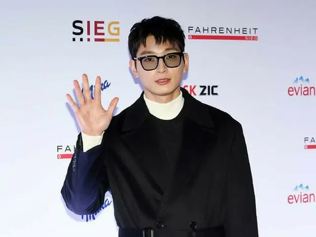 2AM チョン・ジヌン、ファッションブランド設立フォトウォールイベントに出席