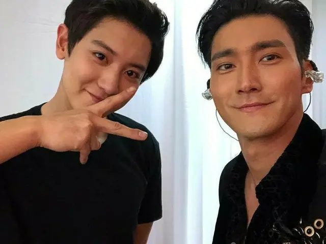 【G公式】EXO ChanyeolとSUPER JUNIOR_シウォン、ツーショットを公開。