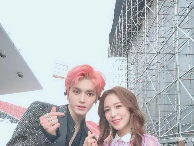 【g公式】BoA、「No matter what」で後輩NCTのTaeyongとのツーショットを公開。