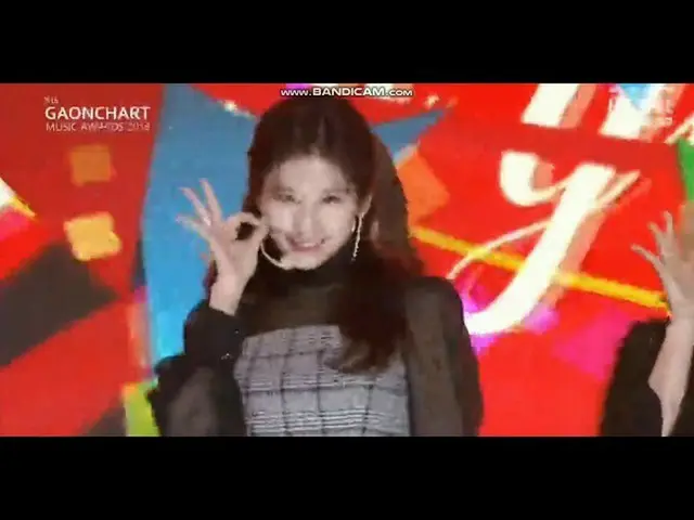 TWICE、今夜の舞台