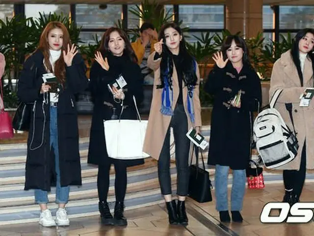 LOVELYZ、日本へ出国中