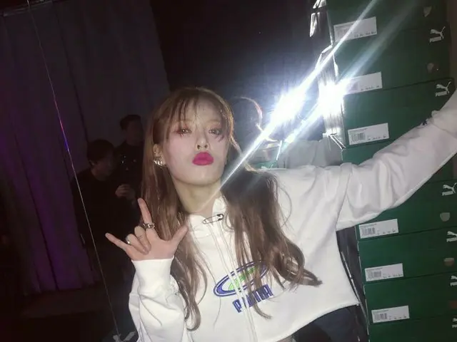【g公式】ヒョナ、「PUMA」フラッグシップストア・フォトウォールイベントのオフショットを公開。