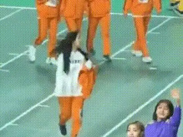 IZ*ONE へウォン、韓国式の「先輩と仲良くなる方法」を披露