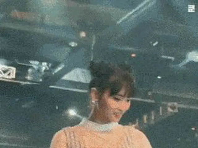 香港に行ったTWICE、モモと桃のツーショットが話題