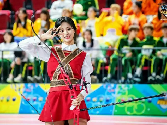 TWICE ツウィ、旧正月SP「アイドル陸上大会」でのアーチェリー衣装の公式写真が公開