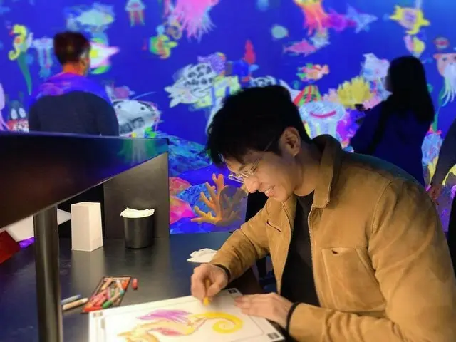 、、【G公式】俳優イ・スンギ、「アーティスト魂」を披露中。
