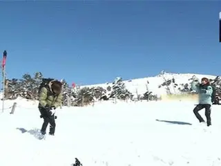 「EXO vs 東方神起」の雪合戦
