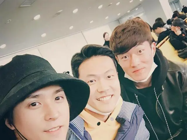 【G公式】HIGHLIGHT_ドンウン、大阪空港で会ったサッカー選手キム・ヨングォン＆ファン・ウィジョとの写真を公開。