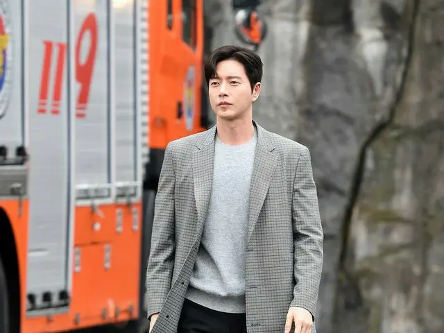 俳優パク・ヘジン、ドラマ「シークレット」で演じる消防庁特殊救助隊の訓練現場を公開