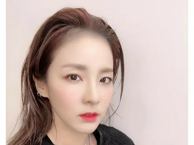 、、【g公式】2NE1_出身DARA、SNS更新。