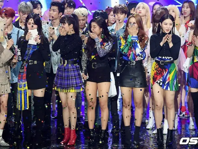 CLC、SBS MTV「THE SHOW」で1位