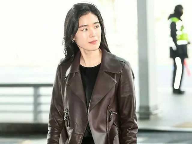 女優チョン・ウンチェ、空港ファッション