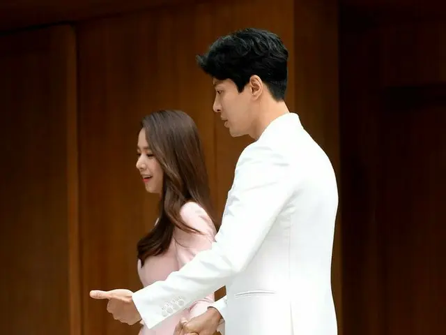 俳優イ・ドンゴン －チョ・ユニ 夫妻、lancome ABSOLUE コレクションのローンチイベントに登場