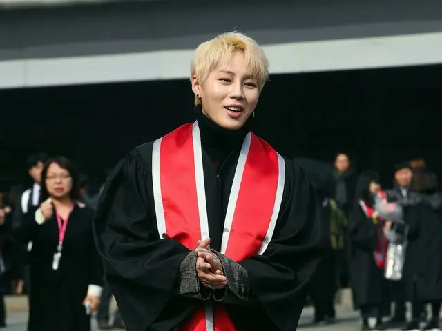 Wanna One 出身ハ・ソンウン、東亜放送芸術大学の卒業式に出席