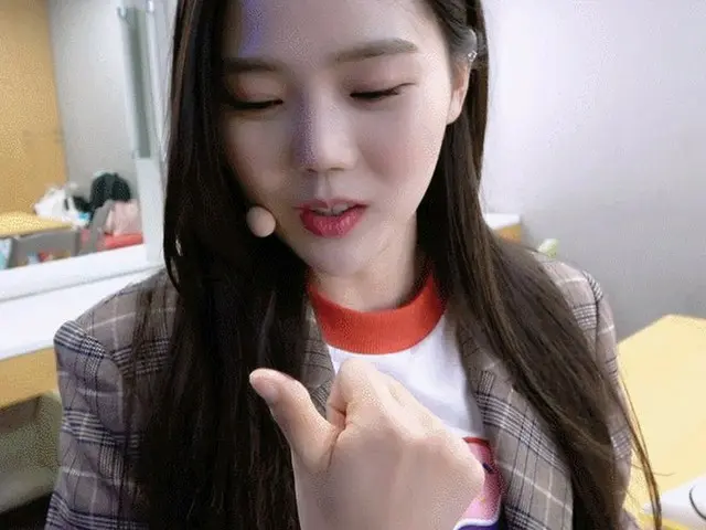 OH MY GIRL、ハートの押し付け