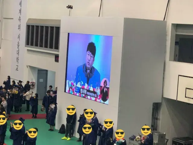「防弾少年団 の母」パン・シヒョク氏、ソウル大学の卒業式で演説中