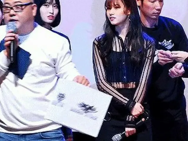 TWICE、モモとサナの「我慢できない」対話が韓国で話題
