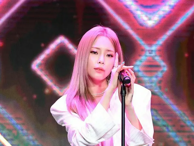 Heize、1stアルバム「She's Fine」発売記念ショーケースを開催