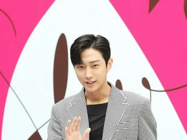 B1A4 出身 ジニョン、「2019 F/Wソウルファッションウィーク」CARUSOファッションショーに出席