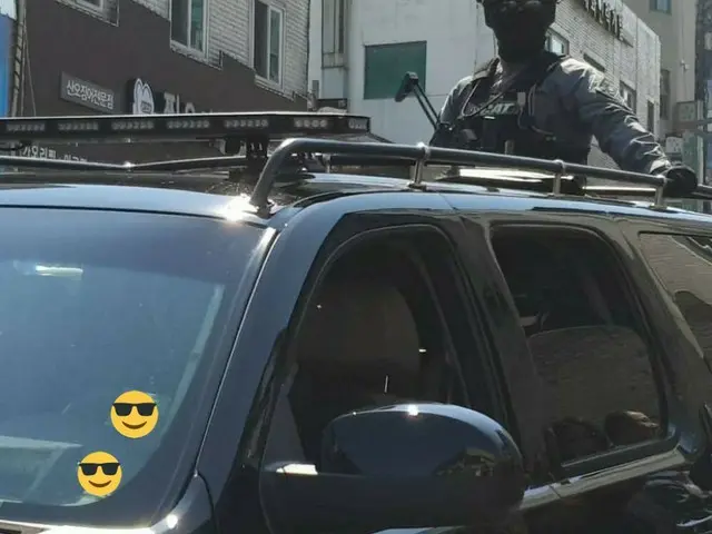 「大統領と機関銃」が韓国で話題