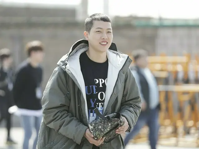 【T公式】INFINITE、ソンヨルの入隊時の写真を公開。