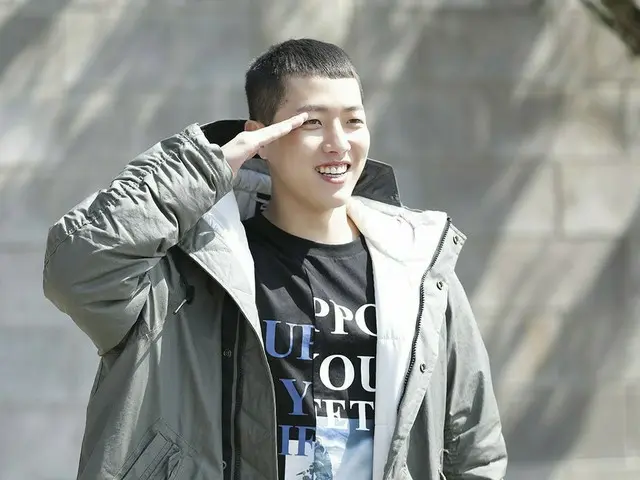 、、【T公式】INFINITE、ソンヨルの入隊時の写真を公開。