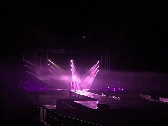 AOA、単独コンサート中。