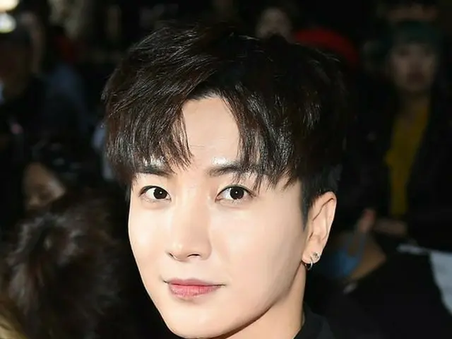 SUPER JUNIOR イトゥク、「2017 F/W HERA ソウルファッションウィーク」D.GNAKショーに出席。