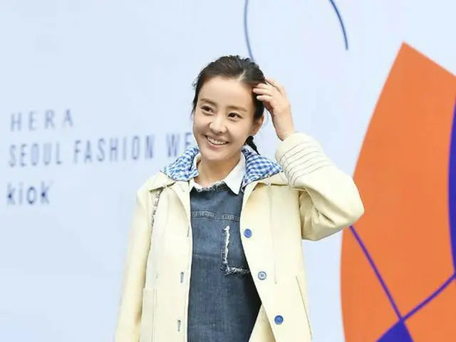 女優パク・ウネ、「2017 F/W HERA ソウルファッションウィーク」KIOKショーに出席。