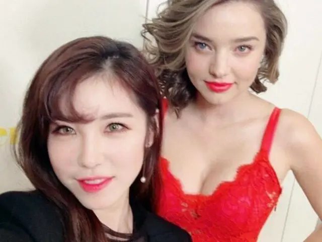 Secret ヒョソン、ミランダ・カー、共通点の多いツーショットを公開。