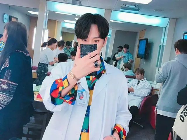 Highlight ヨン・ジュンヒョン、SNS更新。