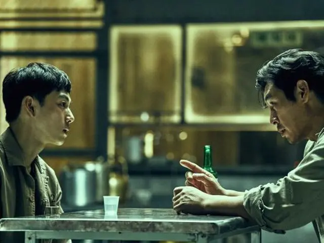 ZE：A シワン、映画「不汗党」スチールカットを公開！映画は来る5月、韓国の劇場で公開。