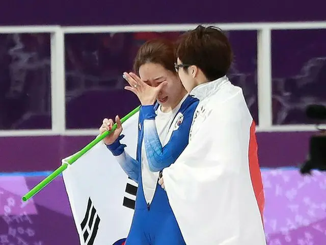 2018平昌記念財団、平昌冬季五輪スピードスケート女子500メートルで優勝した小平奈緒選手と2位のイ・サンファ(李相花)選手に「韓日友情賞」を推進