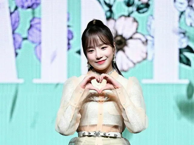 IZ*ONE チョ・ユリ、2ndミニアルバム「HEART*IZ」のショーケースに出席