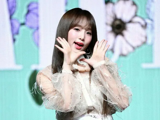 IZ*ONE チェ・イェナ、2ndミニアルバム「HEART*IZ」のショーケースに出席