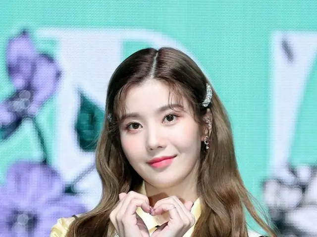 IZ*ONE クォン・ウンビ、2ndミニアルバム「HEART*IZ」のショーケースに出席