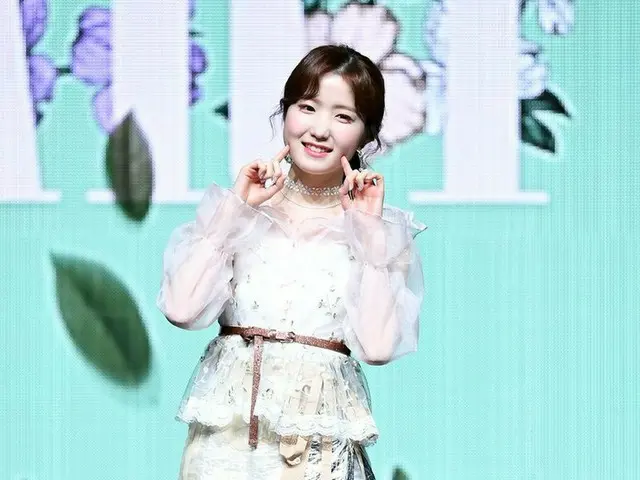 IZ*ONE 本田仁美、2ndミニアルバム「HEART*IZ」のショーケースに出席