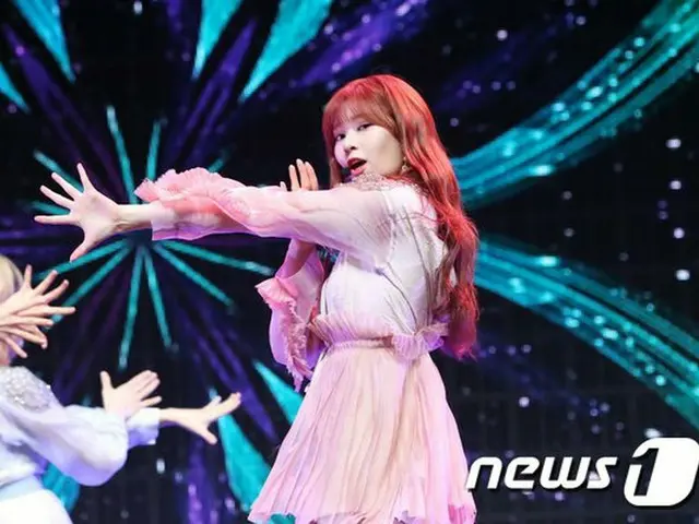 IZ*ONE キム・ミンジュ、2ndミニアルバム「HEART*IZ」のショーケースに出席