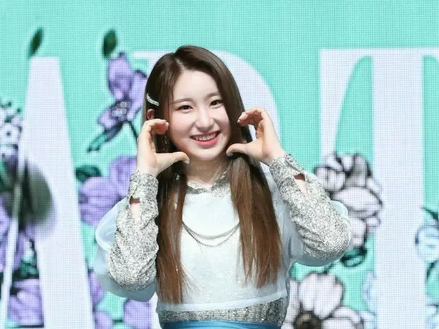 IZ*ONE イ・チェヨン、2ndミニアルバム「HEART*IZ」のショーケースに出席。